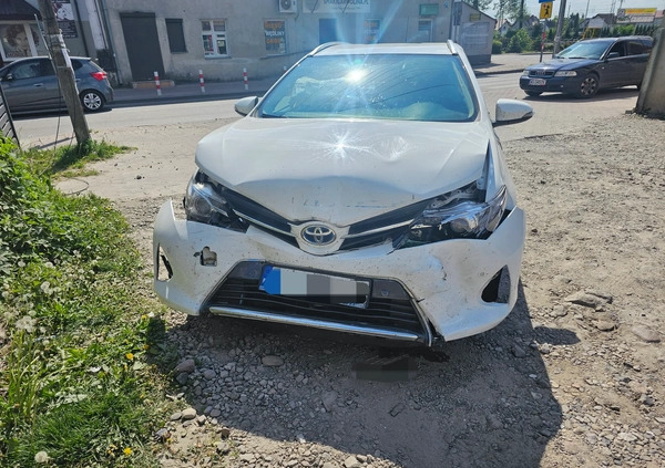 Toyota Auris cena 17000 przebieg: 420000, rok produkcji 2015 z Lubin małe 4